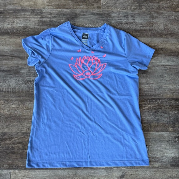 The North Face Water Lilly Graphic Soft V-Neck Tee Shirt - Picture 1 of 8